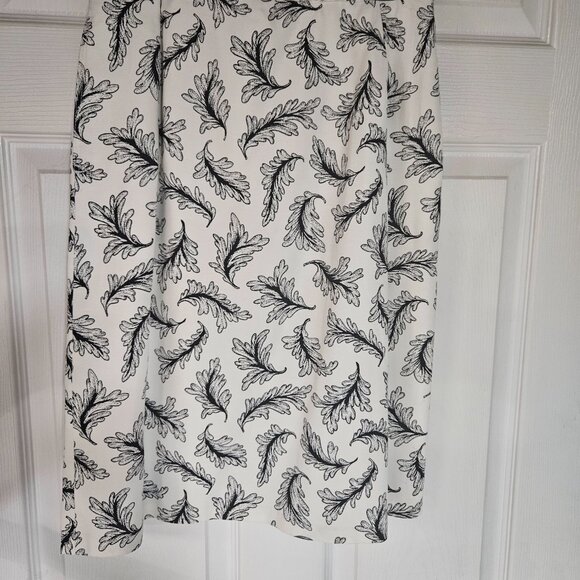 2 pc suit - white with black - Picture 6 of 7